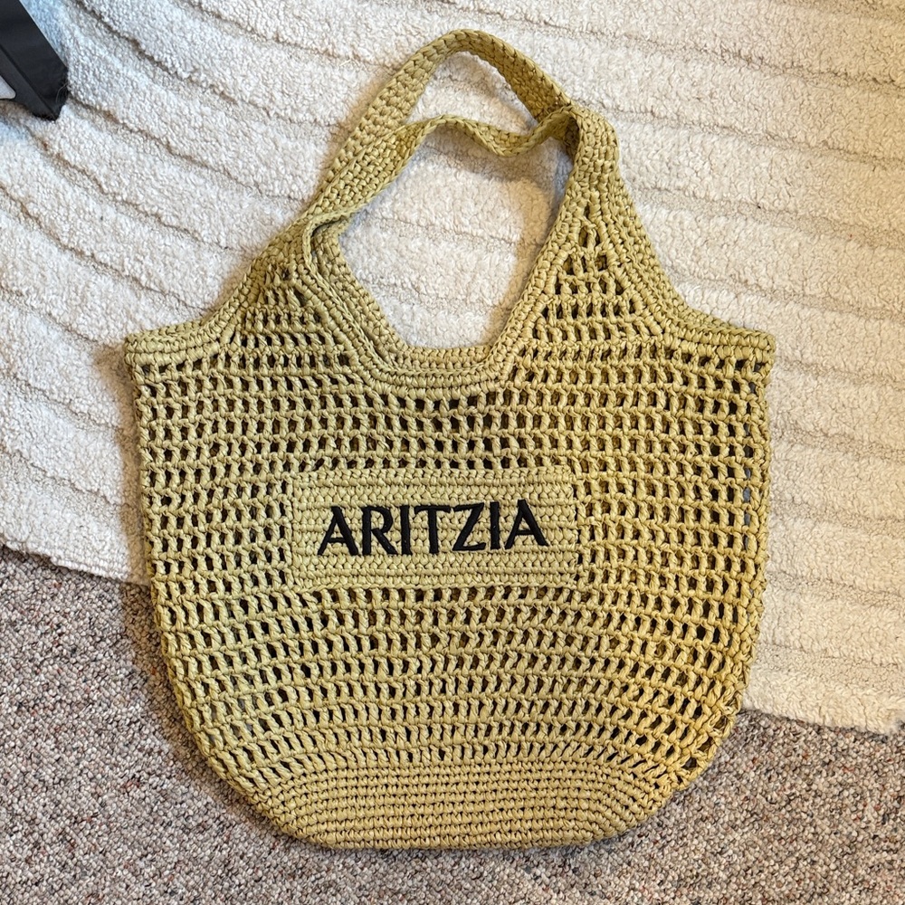 ARITZIA // RAFFIA WOVEN BEACH BAG